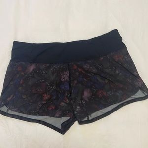 Lulu lemon speed up shorts size 8 low rise